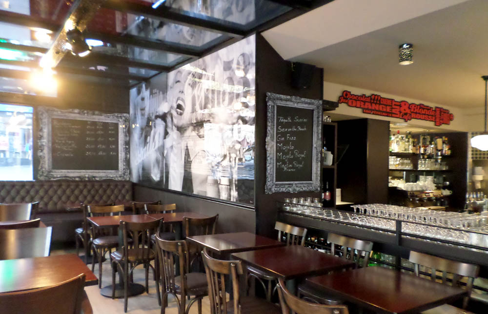 déco attractive au café Botteli By PLEXIPLAY AOD